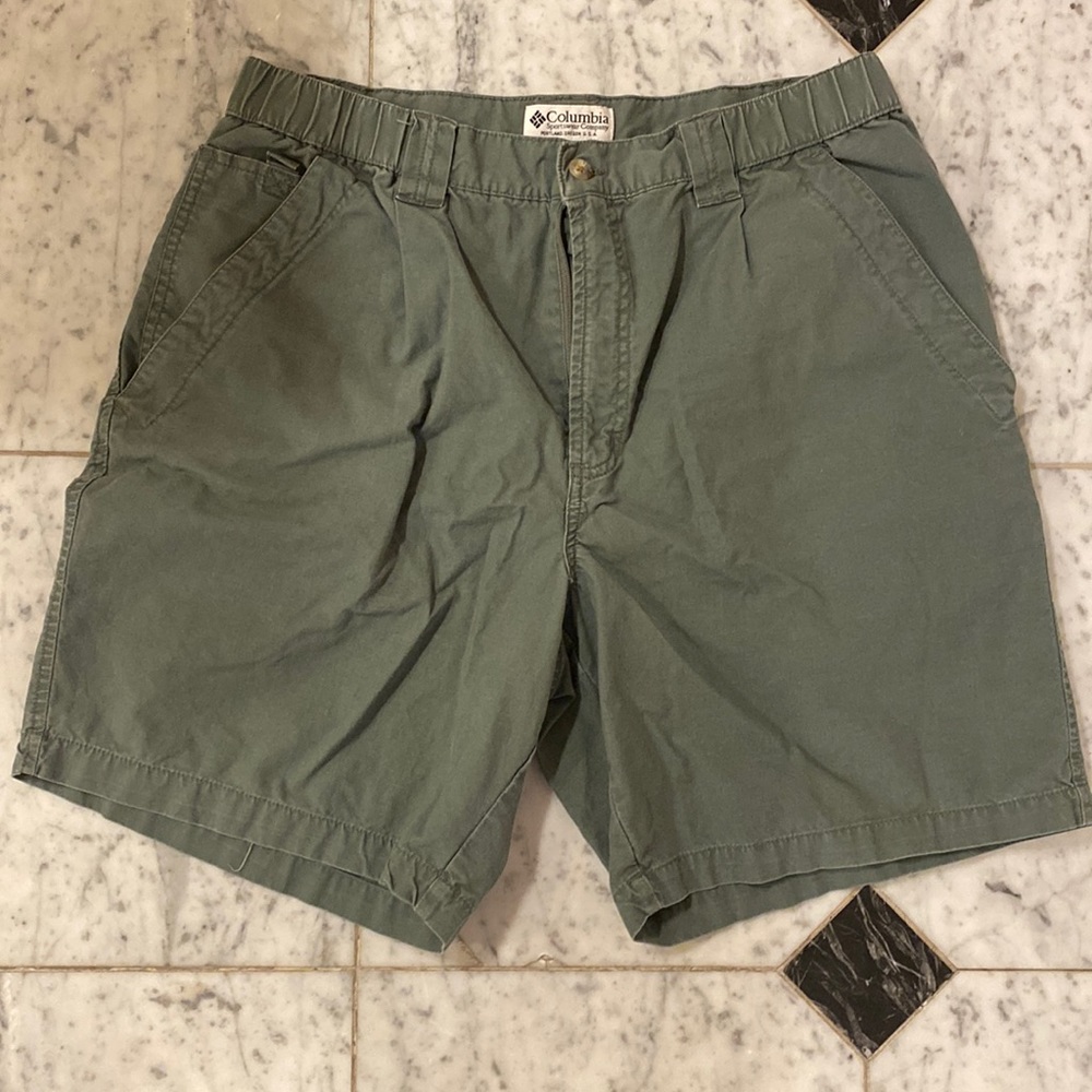 Mens Columbia green shorts
